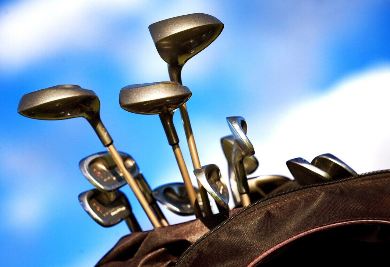 golf-clubs-in-a-bag
